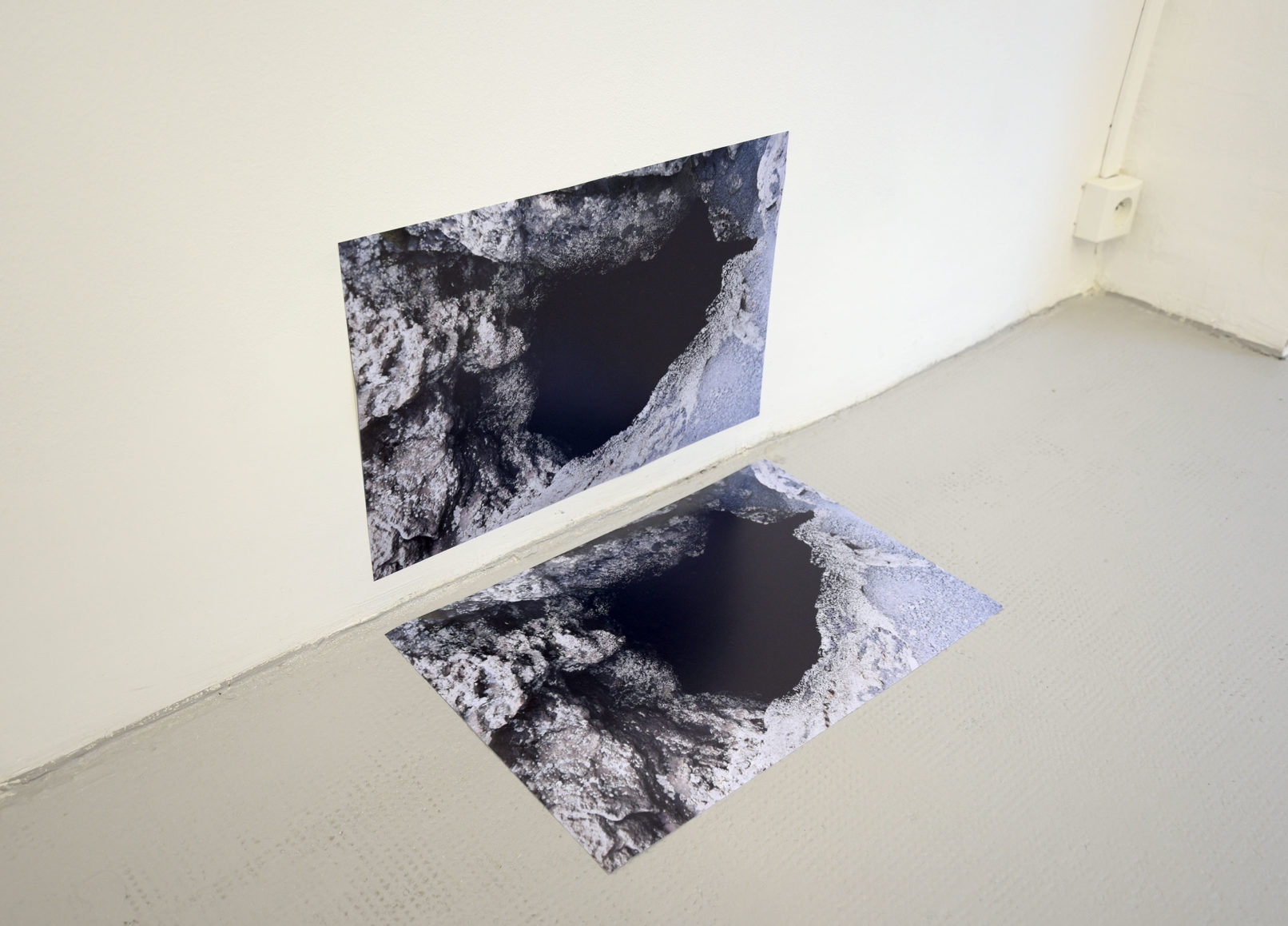 Constanza Piaggio installation Mental Meteorites Sans titre 2 tirages 30 x 45 cm impression jet d'encre 2017