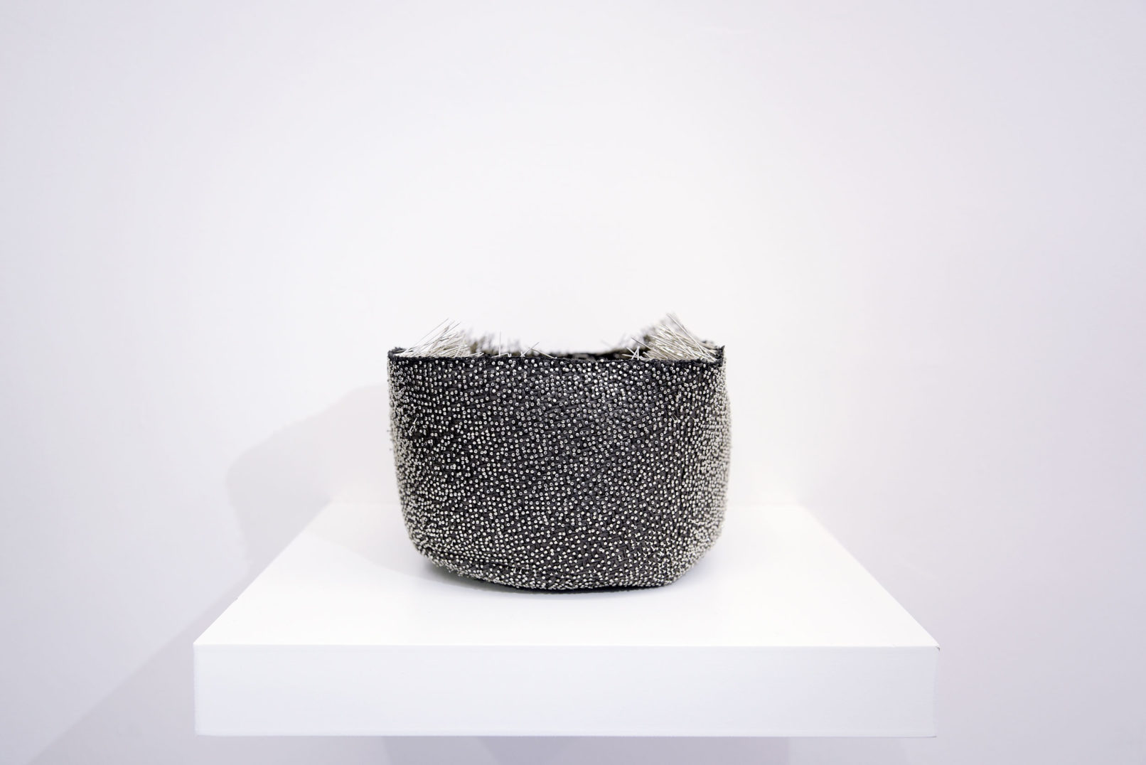 Ghislaine Portalis Cratère 18 x 11 cm Chapeau paille et aiguilles 2017