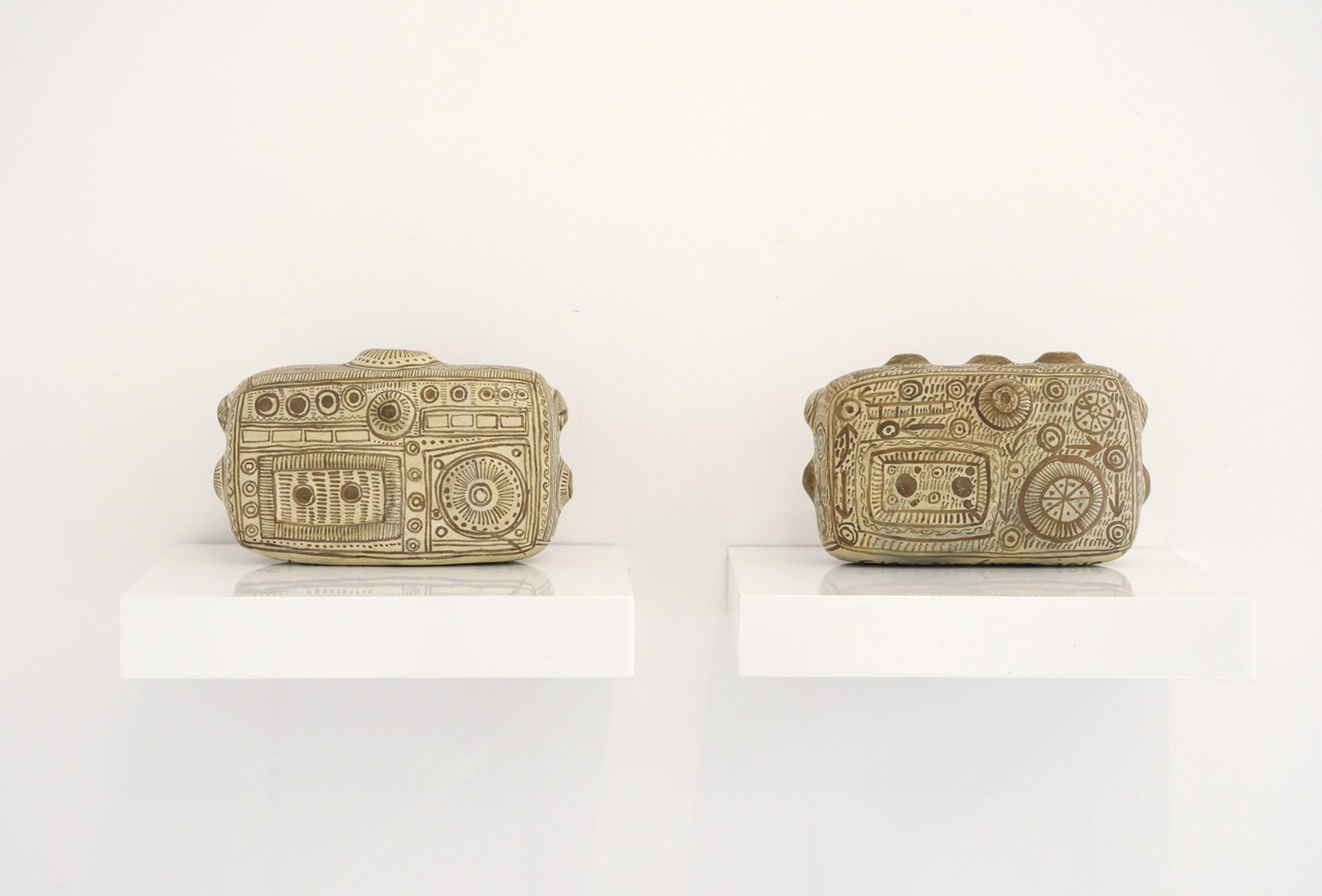 Cisco Jimenez Radiograbadora III et IV 11 x 18 x 7 cm Argile rouge et pigments naturels 2018