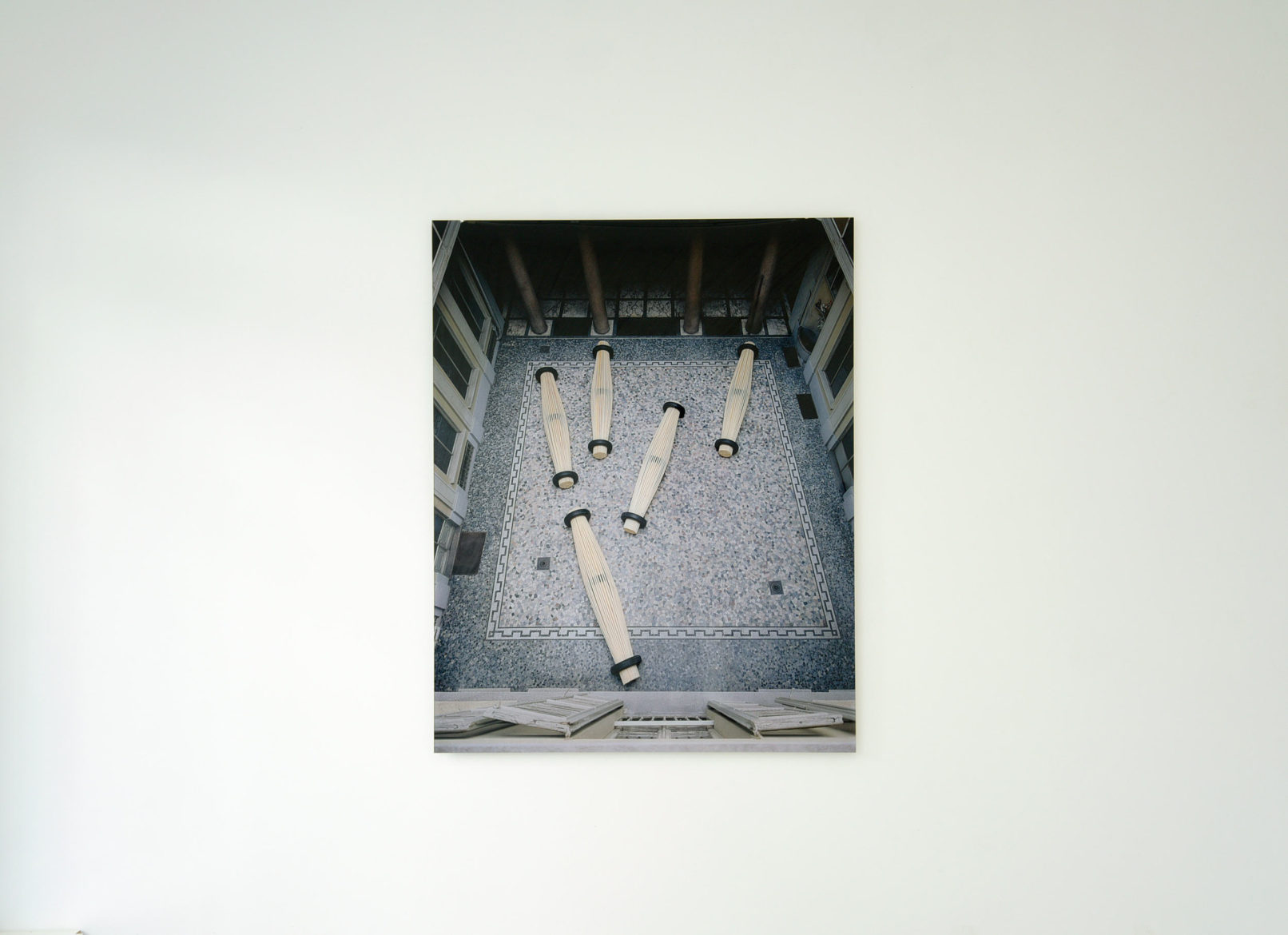 Jacques Vieille 6 colonnes Tirage lambda monté sur diasec. 100 x 130 cm Milan, 1984